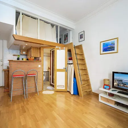 Lx196 Mezzanine Balcon Tram A Pied *