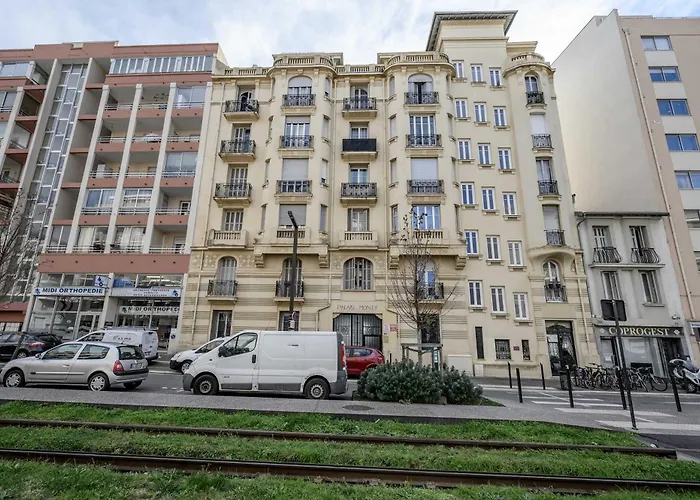 Lx196 Mezzanine Balcon Tram A Pied