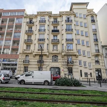Lx196 Mezzanine Balcon Tram A Pied