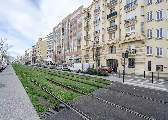 Lx196 Mezzanine Balcon Tram A Pied *